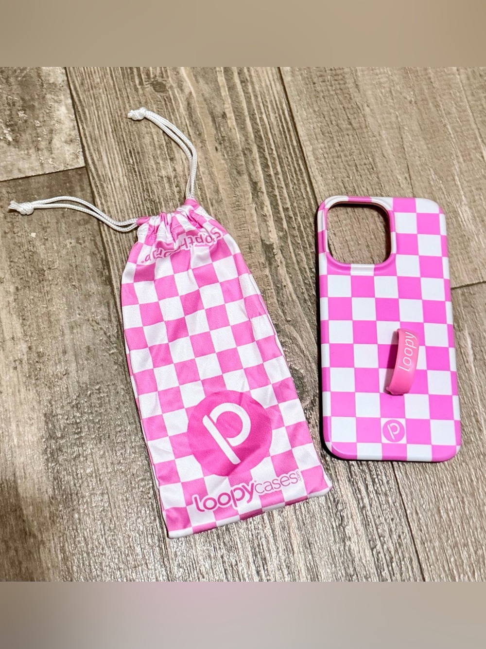Loopy Case Hot pink & White Checkered Phone Case with Grip Loop